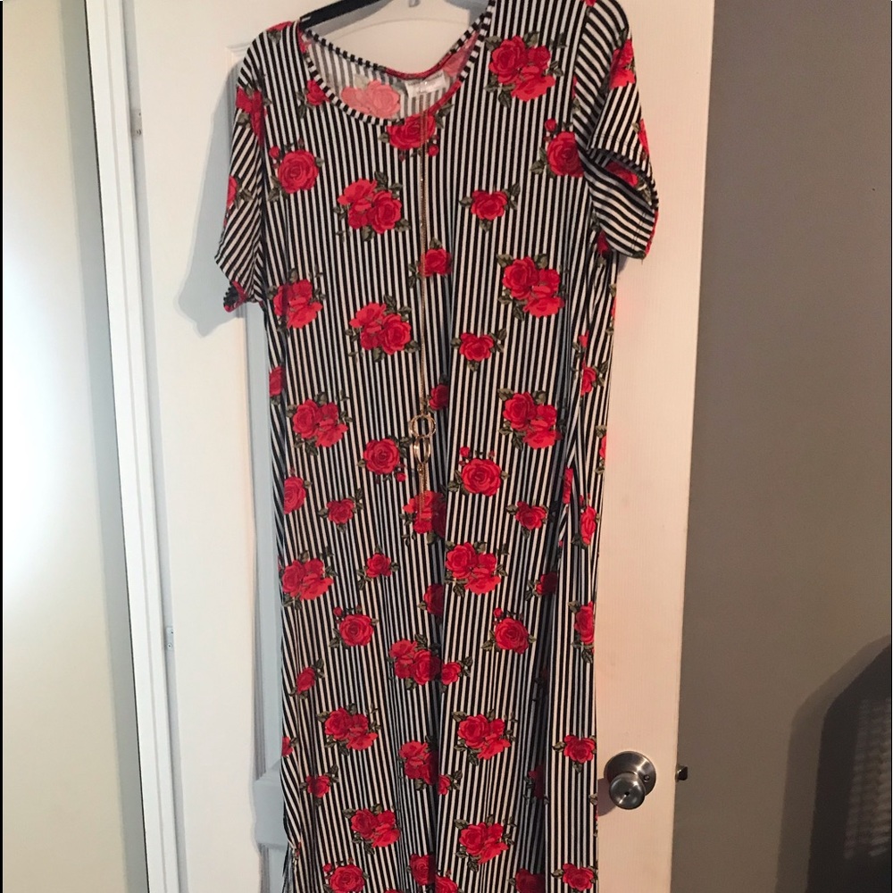 Bobbie Brooks long maxi with gold chain